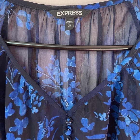 ❤️ 🆕 EXPRESS Blouse Floral Blue Sheer Dolman Sleeve Blue floral blouse XS - Picture 11 of 14